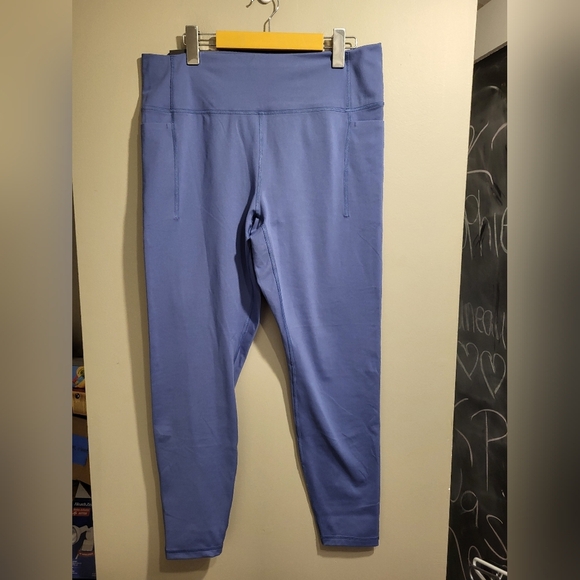 NEW- Gap Fit Women Leggings, Size XL (32) - Picture 1 of 4